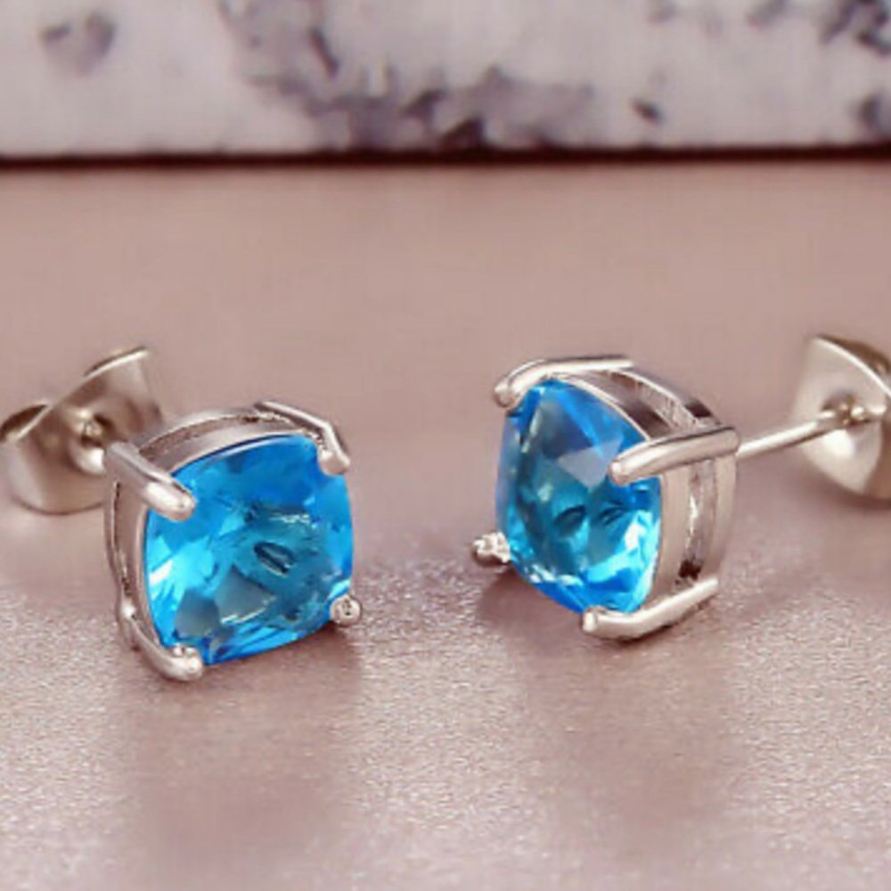 New Sterling silver Stud Earrings - Picture 2 of 3
